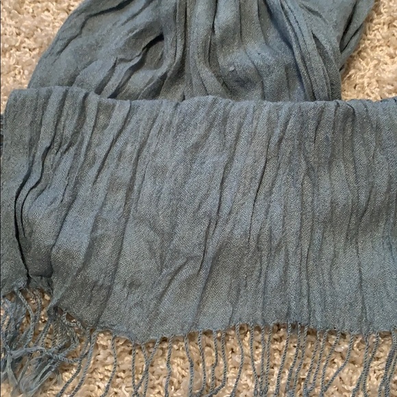 🌻2 for $15- Beautiful Blue-Grey Scarf - Picture 3 of 3